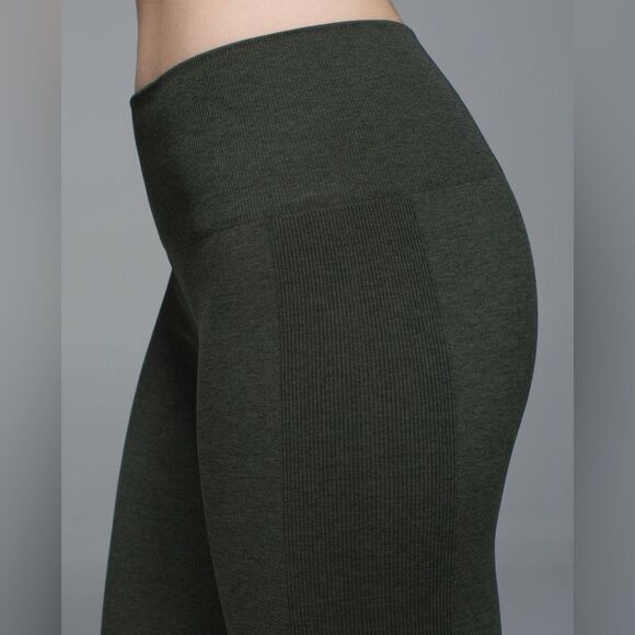 Lululemon Size 6 Seamlessly Street Crop Leggings Heathered Gator Green - Picture 4 of 12